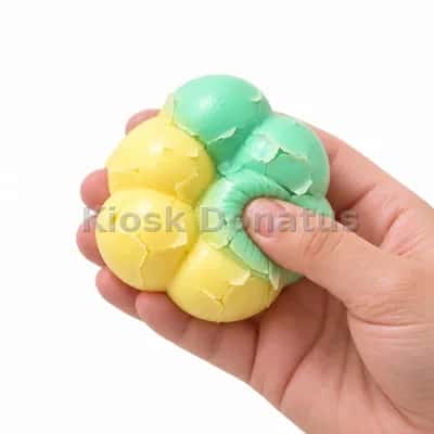 Crispy Squishy Kugelball Mint-Gelb, 1 Stück — Bild 4